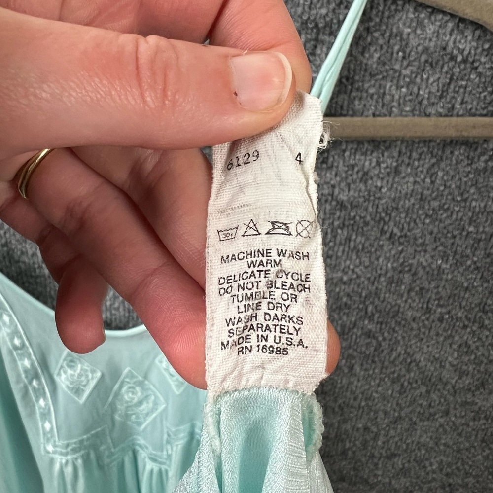 Val Mode Dress Lingerie Women Size L Light Blue Nightgown Shiny Silky VINTAGE - Picture 6 of 11